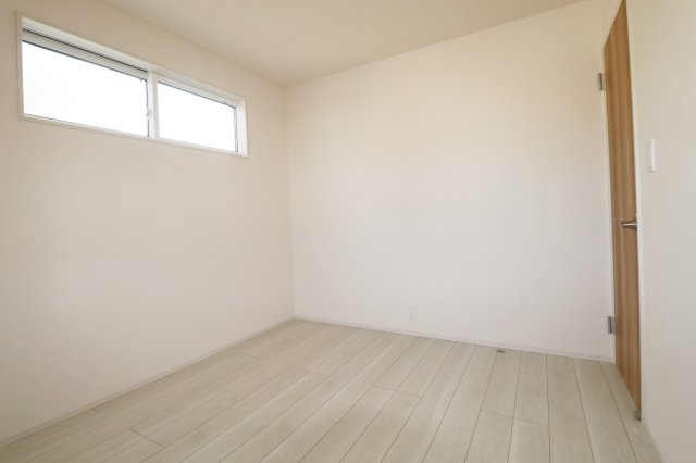 郡山市安積荒井２丁目　　　２号棟　　　安積第１小学校、安積中学区の洋室