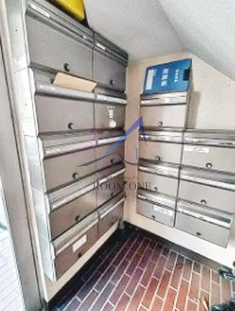 レジデンスフジワラのその他共用部分|集合ポストです。