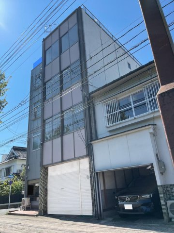 瓦町テナントビルの外観