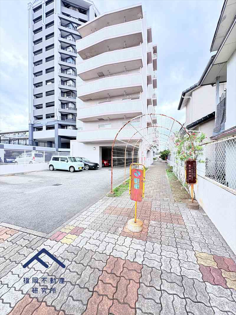 ロワールマンションロゼ吉塚C棟の外観