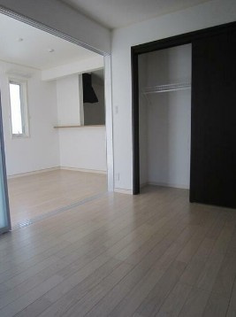 【寝室】 | カイゼル | きれいなフローリング。