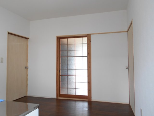 朝倉横町平屋（O）西のキッチン