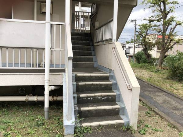 ビレッジハウス浦賀7号棟のエントランス|建物の内部です