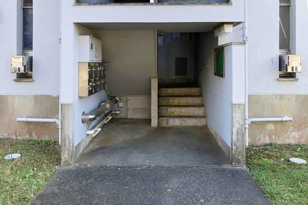 ビレッジハウス成田2号棟のエントランス|ゆとりのあるエントランスです