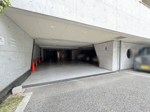 ワコーレアーバンフラッツ三宮東の駐車場