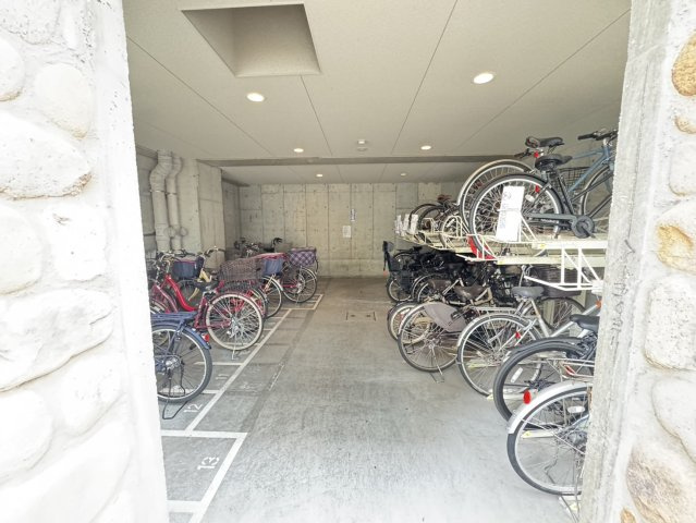 ワコーレアーバンフラッツ三宮東の駐車場