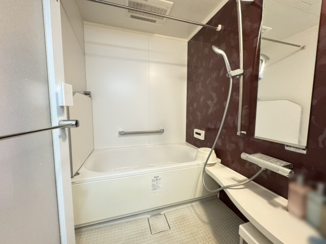 ワコーレアーバンフラッツ三宮東の浴室|浴室暖房機付きのユニットバス。ゆったりくつろげる1418サイズ