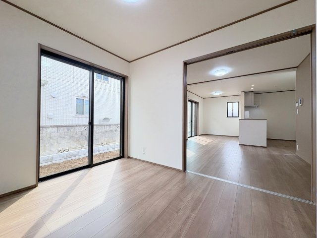 三郷市鷹野1丁目　新築戸建　全2棟　B号棟の洋室|同施工会社の参考写真になります。