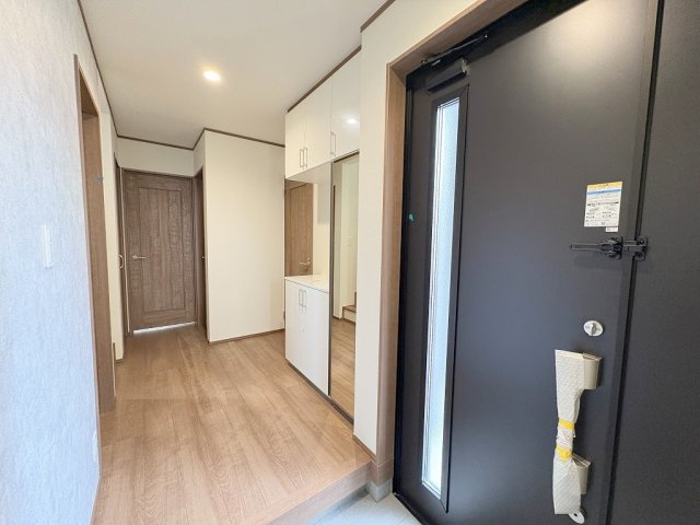 三郷市鷹野1丁目　新築戸建　全2棟　B号棟の玄関|同施工会社の参考写真になります。