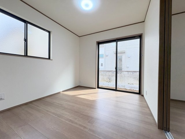 三郷市鷹野1丁目　新築戸建　全2棟　B号棟の洋室|同施工会社の参考写真になります。