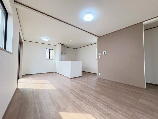 三郷市鷹野1丁目　新築戸建　全2棟　A号棟の居間・リビング|同施工会社の参考写真になります。