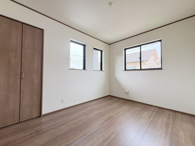 三郷市鷹野1丁目　新築戸建　全2棟　A号棟の洋室|同施工会社の参考写真になります。