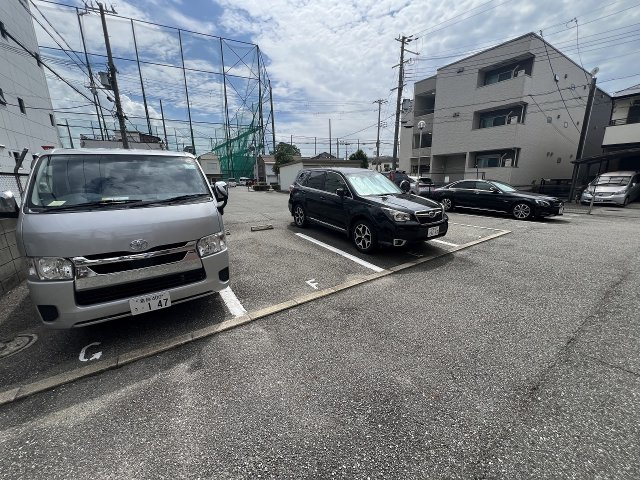 カサベルデ中雅の駐車場