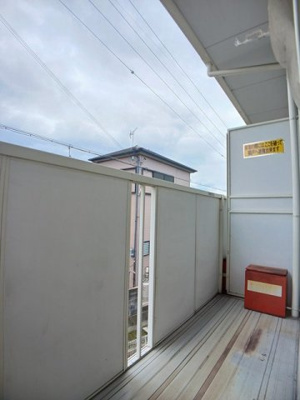 【バルコニー】 | ロマネコンティⅢ | お洗濯にも便利なバルコニー付き