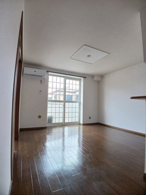 【居間・リビング】 | ロマネコンティⅢ | ゆったり過ごせる居間です