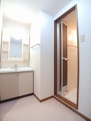【洗面所】 | ロマネコンティⅢ | 脱衣スペースもあります