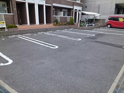 【駐車場】 | プレシャスコートＫ西浜 | 車をお持ちの方に嬉しい駐車場付きの物件です