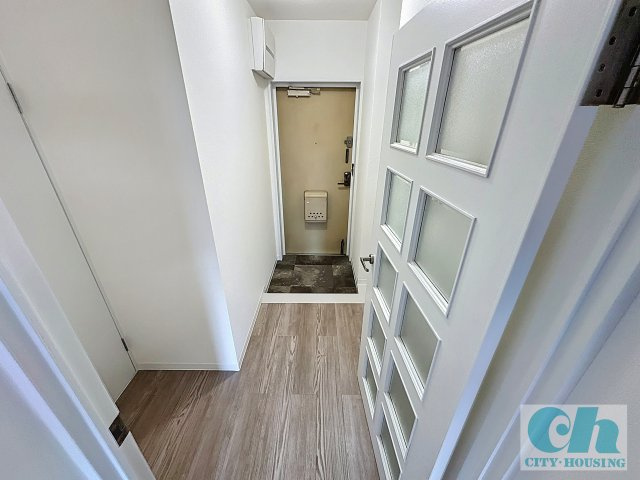 ヴェルテ山本 202号室の玄関