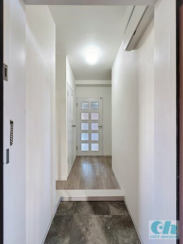 ヴェルテ山本 202号室の玄関