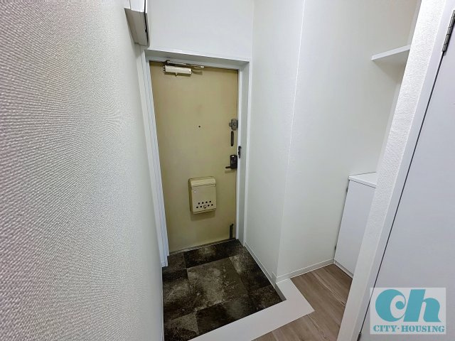 ヴェルテ山本 202号室の玄関