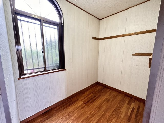 中島通２丁目　中古戸建のその他|1階和室隣接する納戸です！リビングからもアクセスしやすいので、使い勝手が良さそうです♪