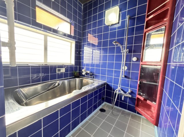 中島通２丁目　中古戸建の浴室|お風呂は２階にございます！