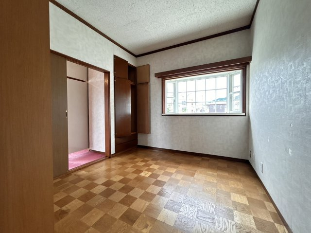 中島通２丁目　中古戸建の洋室|洋室約6.2帖は洋室8帖のお部屋とスライドドアで仕切られているので、ドアを開けたまま広い洋室としてお使いいただけます！