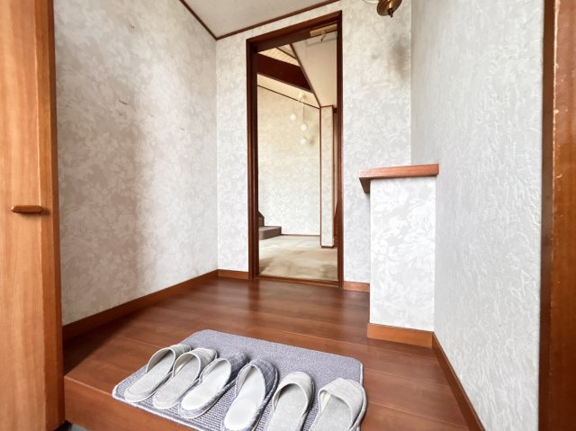 中島通２丁目　中古戸建の玄関