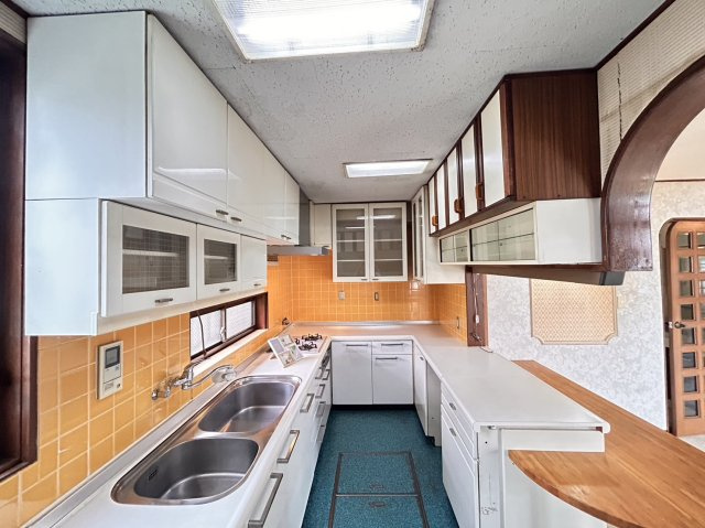 中島通２丁目　中古戸建のキッチン|キッチン収納スペース豊富です！