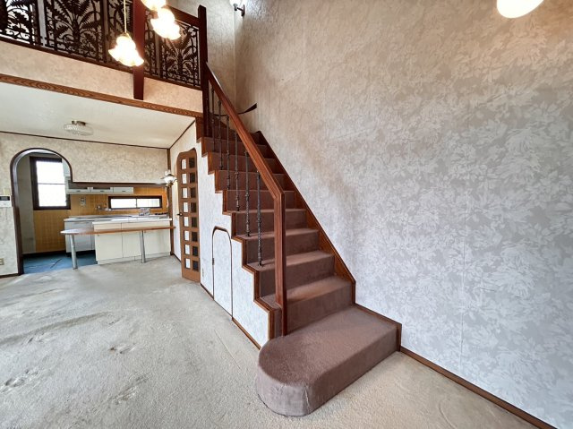 中島通２丁目　中古戸建のその他|リビング階段は自然と家族のふれあいが増えます♪