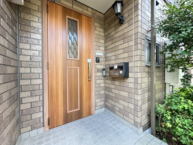 グランドソレーユ B棟のエントランス