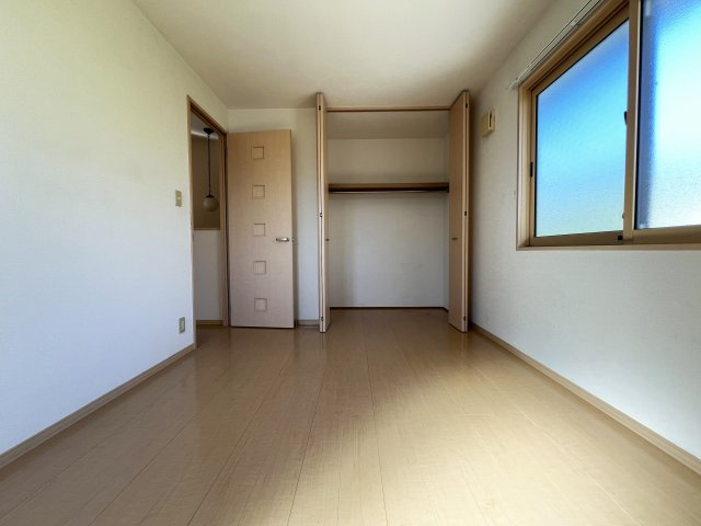 グランドソレーユ B棟の洋室