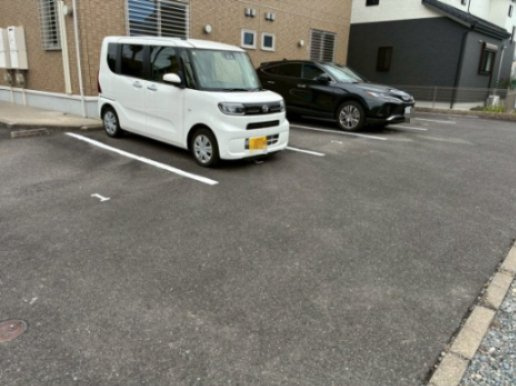 ロンドリーナの駐車場