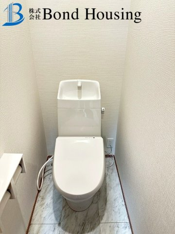 「西明石駅徒歩13分」「収納充実」西明石町 全2棟B号棟のトイレ