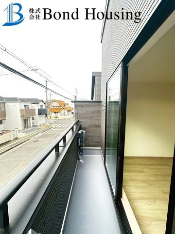 「西明石駅徒歩13分」「収納充実」西明石町 全2棟B号棟のバルコニー