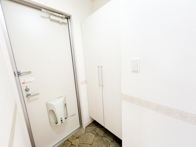 リビングタウン北川添 A棟の玄関