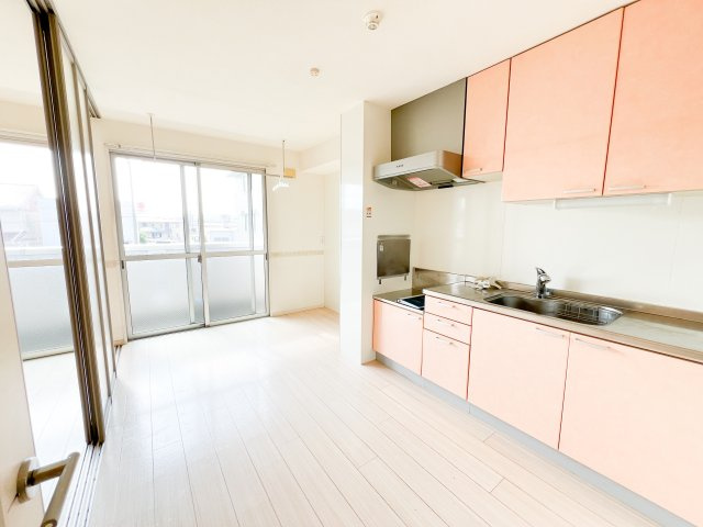 リビングタウン北川添 A棟の居間・リビング