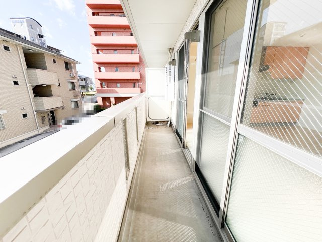 リビングタウン北川添 A棟のバルコニー