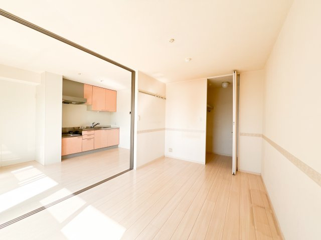 リビングタウン北川添 A棟の洋室