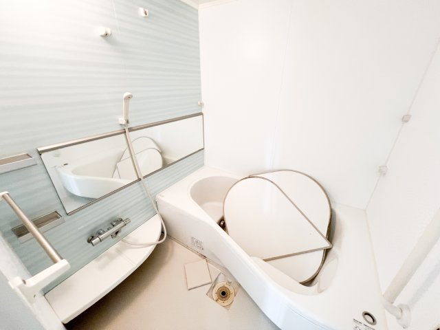 リビングタウン北川添 A棟の浴室