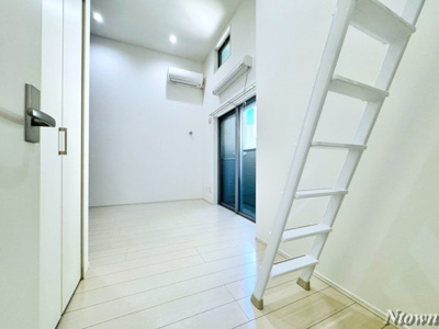 【居間・リビング】 | アロウ中小田井 | こちらのリビングで趣味の時間をお楽しみください