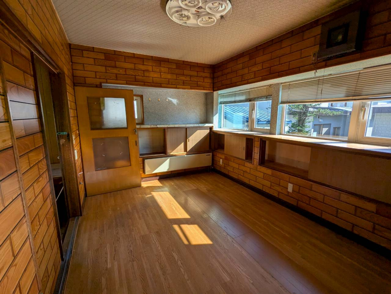 桜ケ岡2丁目　事務所跡中古住宅の洋室|1階洋室6帖