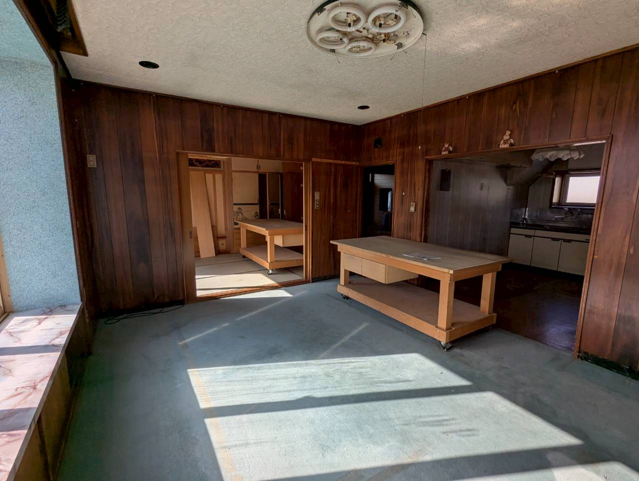 桜ケ岡2丁目　事務所跡中古住宅の居間・リビング|リビングダイニング10帖