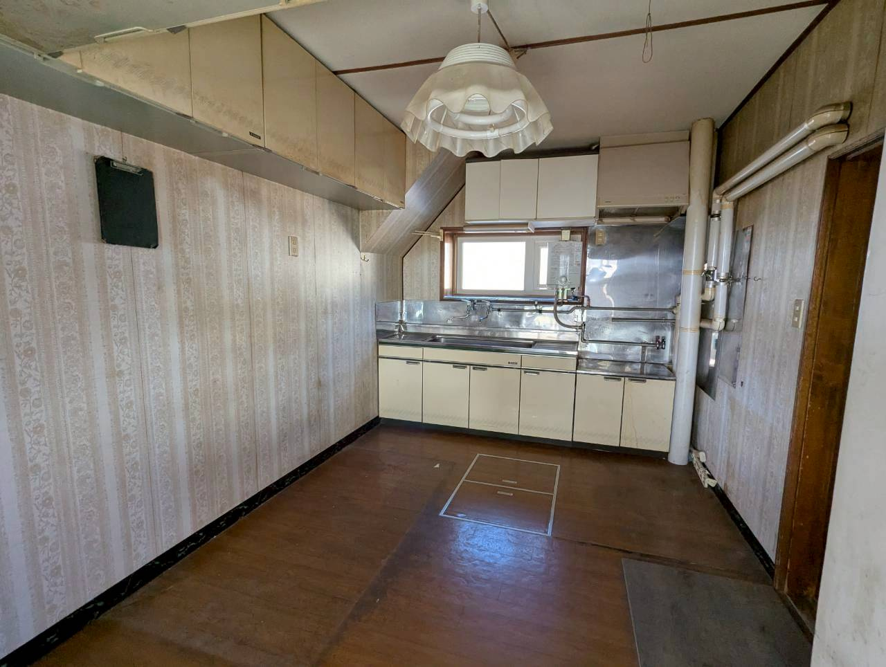 桜ケ岡2丁目　事務所跡中古住宅のキッチン|キッチン6帖