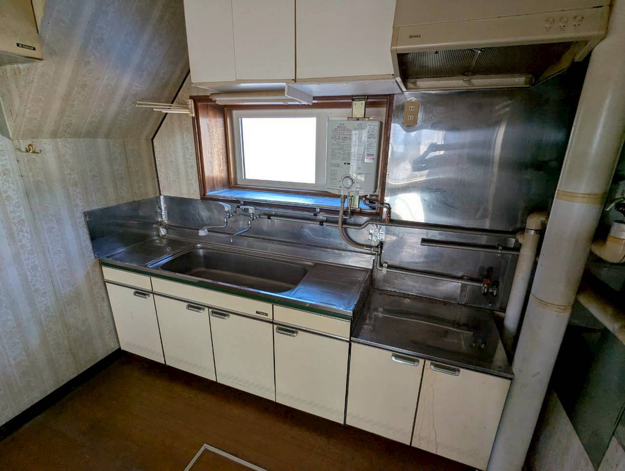 桜ケ岡2丁目　事務所跡中古住宅のキッチン