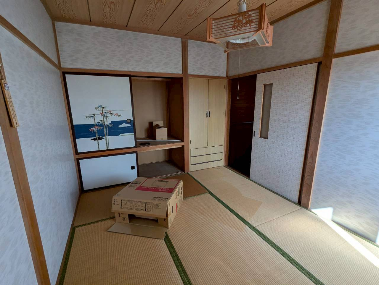 桜ケ岡2丁目　事務所跡中古住宅の和室|2階和室6帖