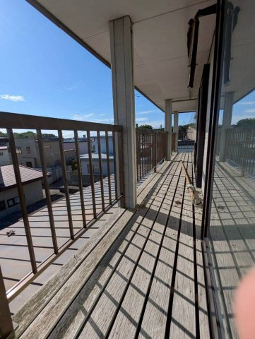 桜ケ岡2丁目　事務所跡中古住宅のバルコニー