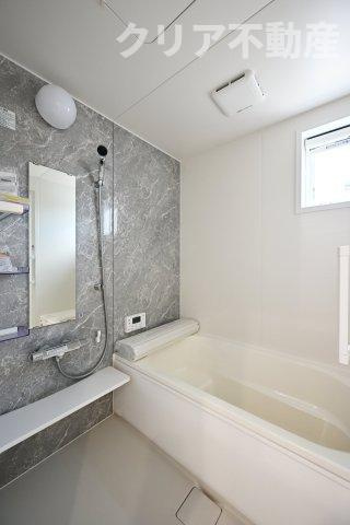 【浴室】 | スマート・ワン シティ 太田市龍舞町2期 | オートバス機能で家事をしていてもうっかりお湯があふれる心配がありません！追い炊き機能で快適な温度を維持します。