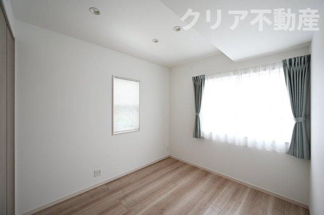 【洋室】 | スマート・ワン シティ 太田市龍舞町2期 | 2面採光の洋室は日当たりがよくあったか♪