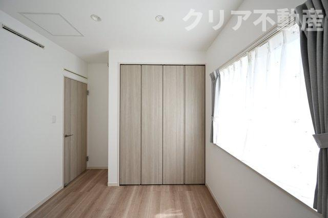 【子供部屋】 | スマート・ワン シティ 太田市龍舞町2期 | 子ども部屋にピッタリな2階の洋室です！